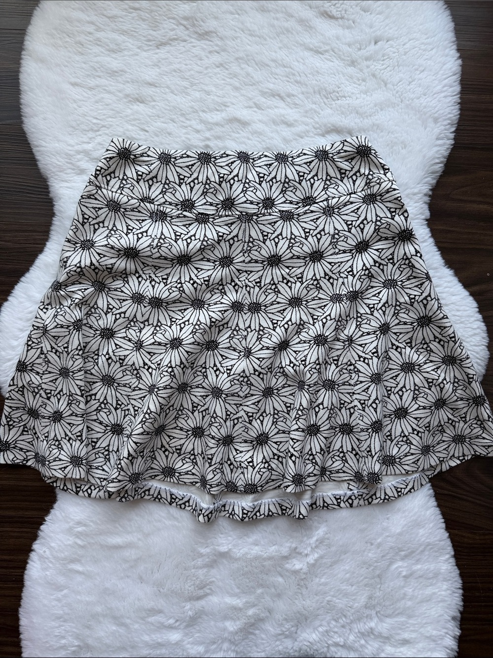 J. McLaughlin Black White Floral Flowy Stretchy Mini Skirt size XS NWOT